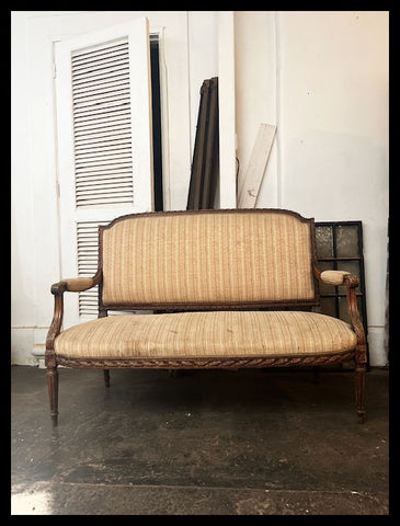 I.4017 SOFÁ DE MADERA TALLADA