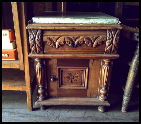 I.3091   VELADOR TALLADO