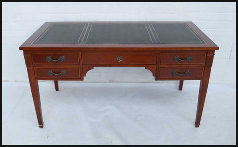 I.1869 ESCRITORIO CUERO RULETEADO