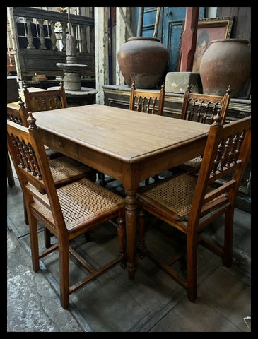 I.4021 MESA CHILENA CON CAJÓN