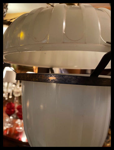 II.2962   LÁMPARA COLGANTE DE OPALINA Y BRONCE ( STRANSKY LITE)