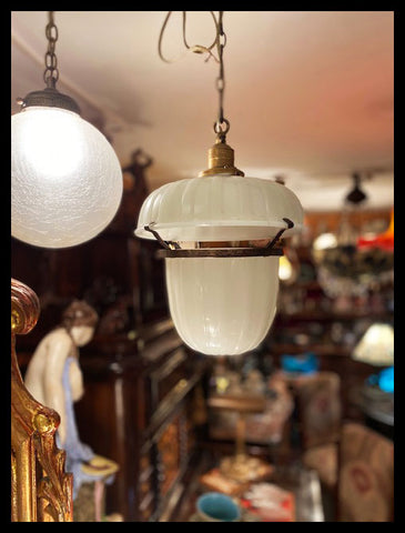 II.2962   LÁMPARA COLGANTE DE OPALINA Y BRONCE ( STRANSKY LITE)