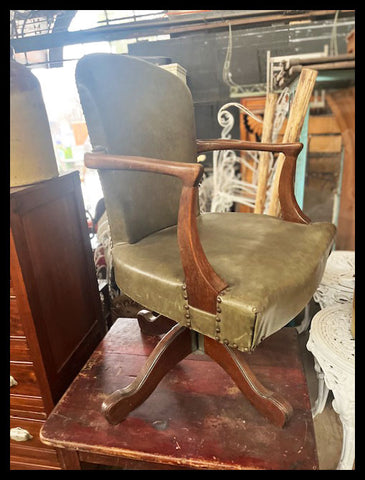 I.4023 SILLÓN GIRATORIO DE CUERO