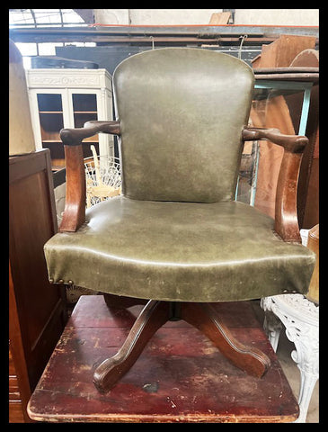 I.4023 SILLÓN GIRATORIO DE CUERO