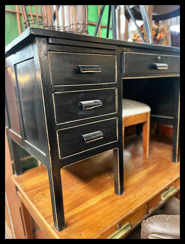 I.4025 ESCRITORIO FISCAL NEGRO