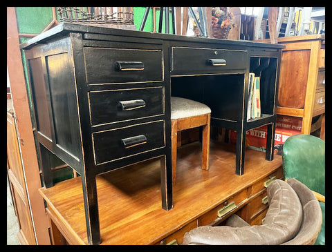 I.4025 ESCRITORIO FISCAL NEGRO