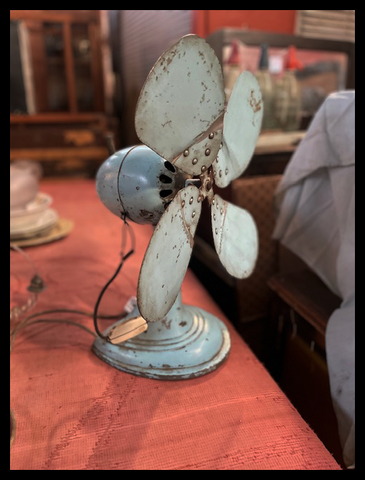 II.3008  VENTILADOR VINTAGE CELESTE