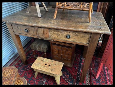 I.3860 ESCRITORIO DE MADERA