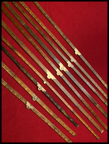 II.3014   JUEGO DE REGLAS DE MADERA