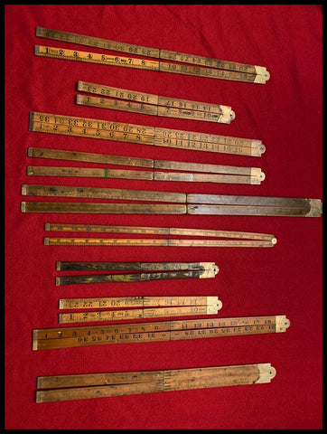 II.3014   JUEGO DE REGLAS DE MADERA