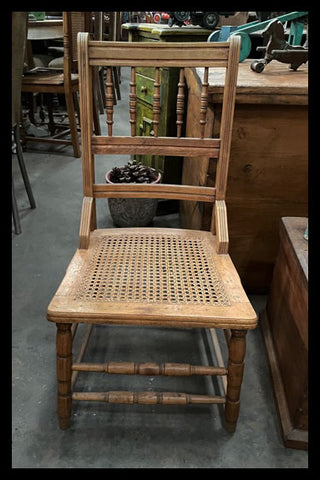 I.3162   PAR DE SILLAS DE MADERA Y JUNCO