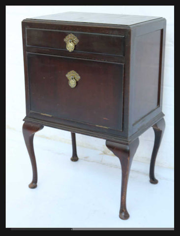 I.1883 MESITA DE NOCHE INGLESA