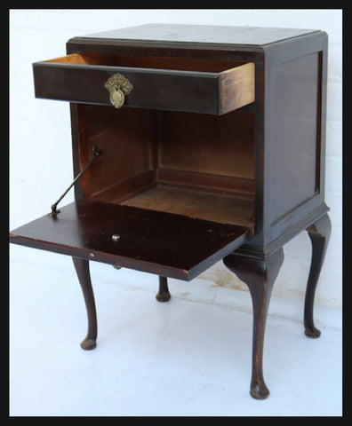 I.1883 MESITA DE NOCHE INGLESA