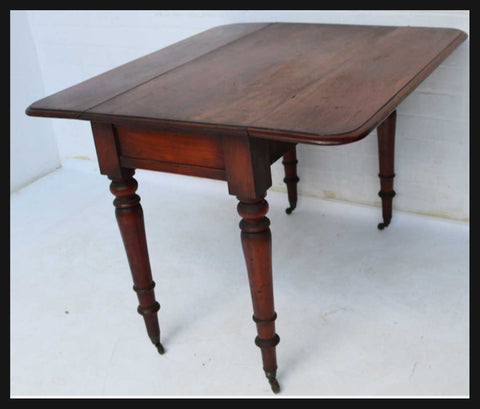 I.1884 MESA PATAS TORNEADAS CON RUEDAS