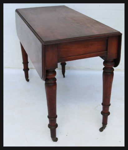 I.1884 MESA PATAS TORNEADAS CON RUEDAS