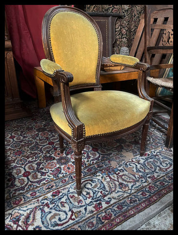 I.3175   SILLA DE FELPA AMARILLA