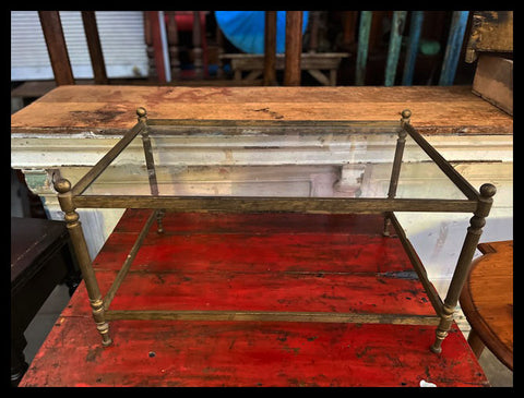 I.3863 MESA DE CENTRO DE BRONCE Y VIDRIO