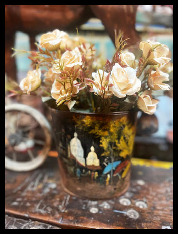 II.3553 PAR DE VASIJAS DE FIERRO PINTADAS