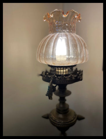 II.3046   LÁMPARA BRONCE DE SOBREMESA