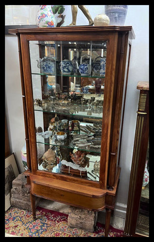 I.3185   VITRINA CRISTALES BISELADOS