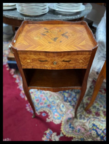 I.3186   VELADOR CON MARQUETERÍA