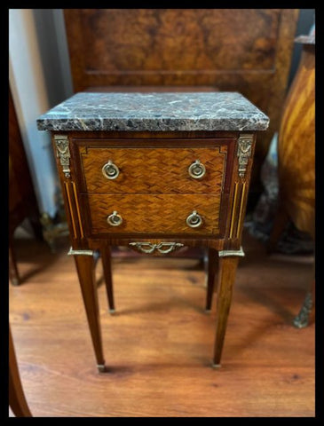 I.3193   PEQUEÑA COMODITA MÁRMOL GRIS