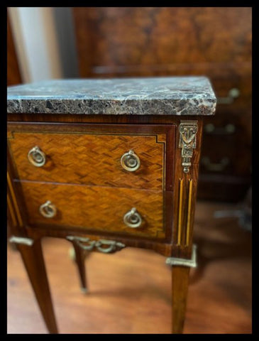 I.3193   PEQUEÑA COMODITA MÁRMOL GRIS