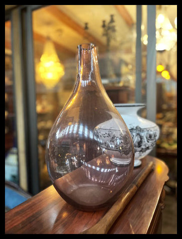 II.3556 BOTELLA DE CRISTAL LILA