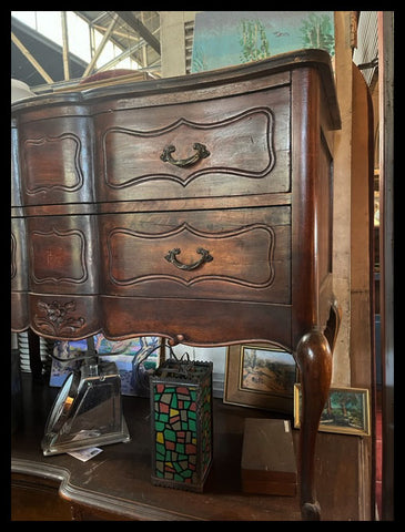 I.3869 CÓMODA ESTILIZADA DE DOS CAJONES