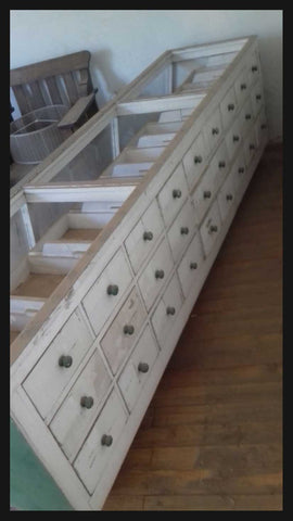 I.1893 MUEBLE BLANCO CON CAJONES