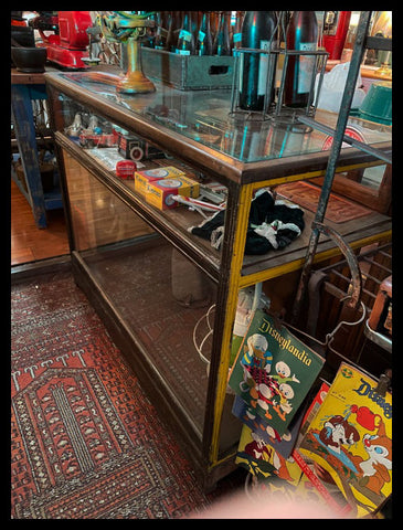 I.3235   VITRINA DE ALMACÉN ANTIGUA