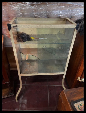 I.3236   VITRINA MÉDICA DE FIERRO BAJA