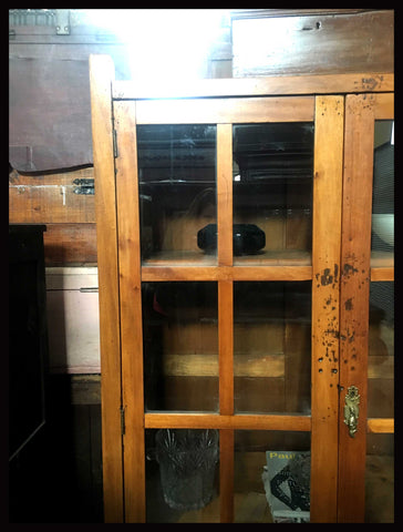 I.1746 VITRINA DE MADERA