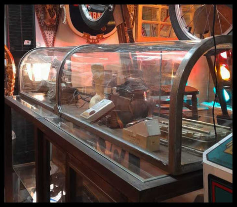 I.3250   VITRINA CURVA DE SOBREMESA