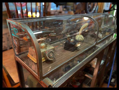 I.3250   VITRINA CURVA DE SOBREMESA