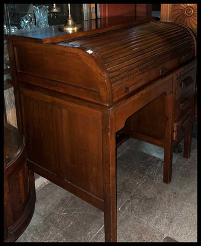 I.3268   ESCRITORIO PEQUEÑO DE CORTINA