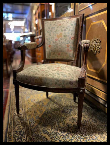 I.3315  1 SITIAL DE MADERA Y TAPIZ FLOREADO