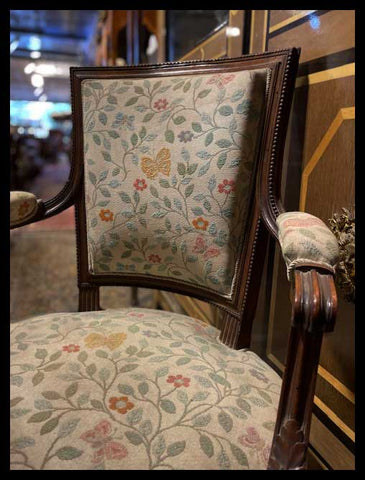 I.3315  1 SITIAL DE MADERA Y TAPIZ FLOREADO