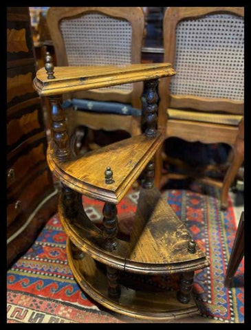 II.3116  ESCALERA DE BILIOTECA