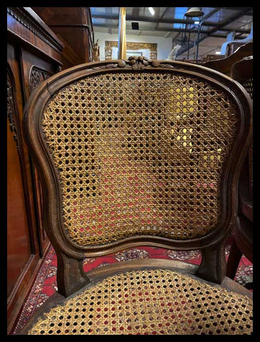 I.3321  PAR DE SILLAS TALLADAS CON JUNCO