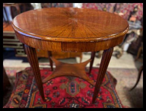 I.3330  MESA OVALADA CON MARQUETERÍA ART DECO