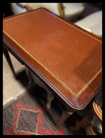 I.3338  ESCRITORIO PEQUEÑO CON CUERO