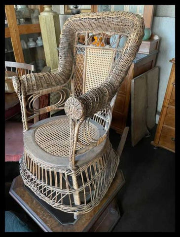 I.3357  MECEDORA DE MIMBRE