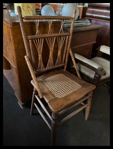 I.3358  SILLA DE MADERA