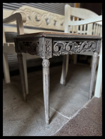 I.3888 MESA LATERAL CON MÁRMOL