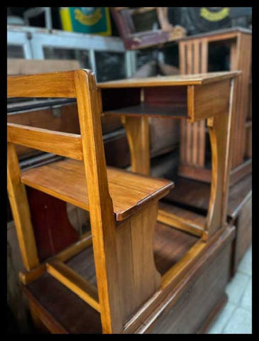 I.3392  PUPITRE DE MADERA