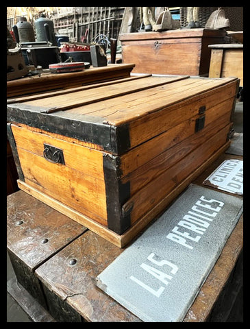 I.4047 BAÚL DE MADERA