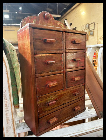 II.3570 PEQUEÑO BOTIQUÍN DE MADERA