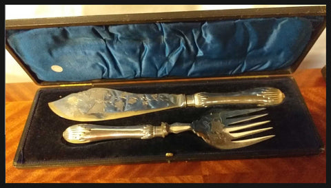 II.2348 CUBIERTOS EN CAJA AZUL