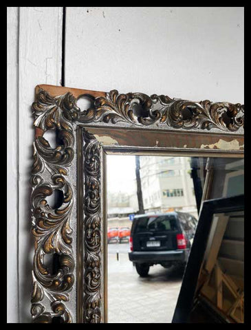 II.3176   ESPEJO MARCO PLATEADO DECORADO